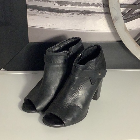 Steve Madden “Now” Black Leather Open Toe High Heel Zip Ankle Bootie Sz 7 - Picture 1 of 12